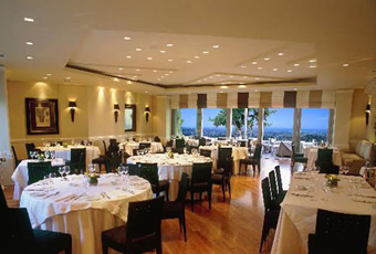 ディオニソスレストランの室内写真